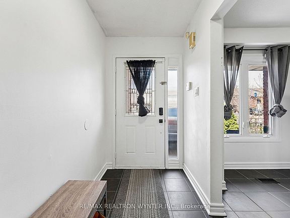3rd image of 386 Hansen Rd N