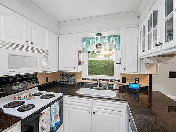 4th image of 244 Pine Valley Rd