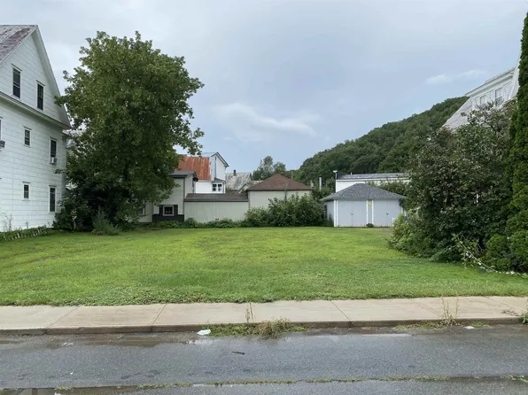 14 Tuttle Street, Rockingham, VT 05101