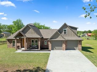 16946 Ditmars Rd, Prairie Grove, AR 72704