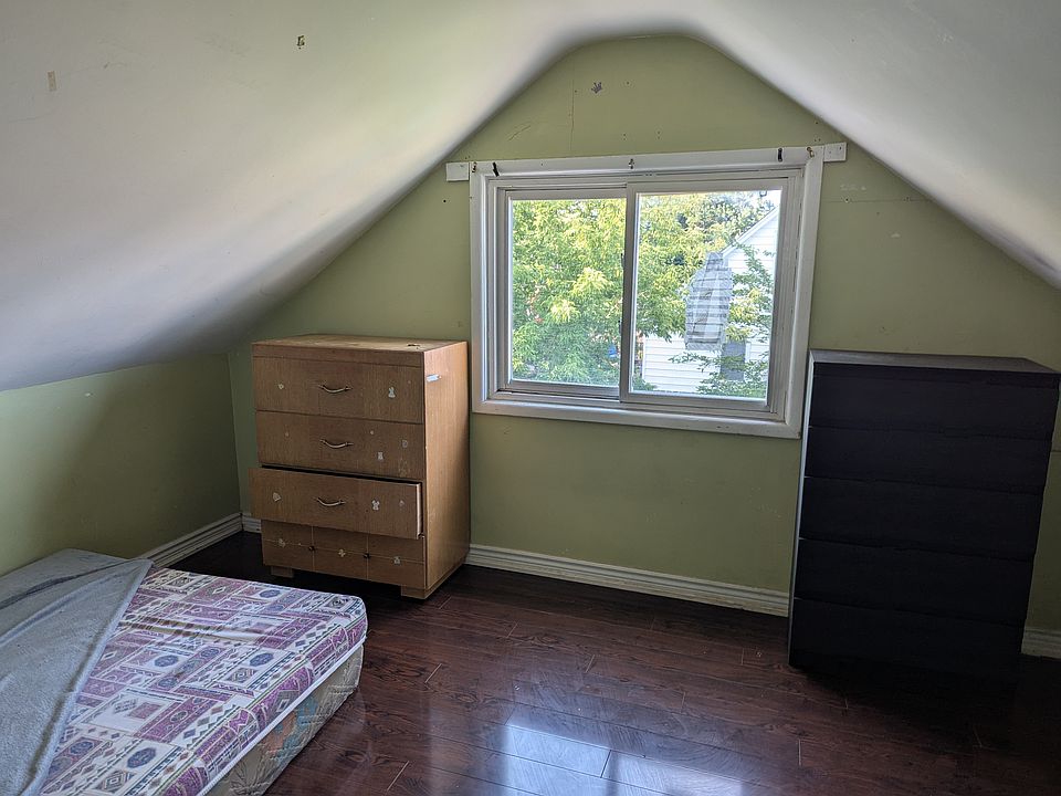 1st image of 15 Fennell Ave W #2