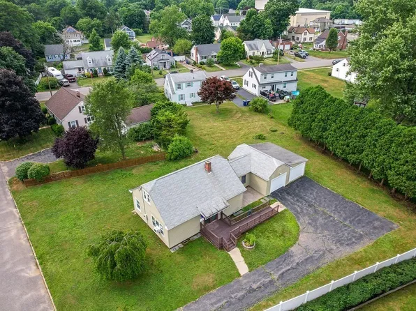 12 Riverview Pkwy, Palmer, MA 01069