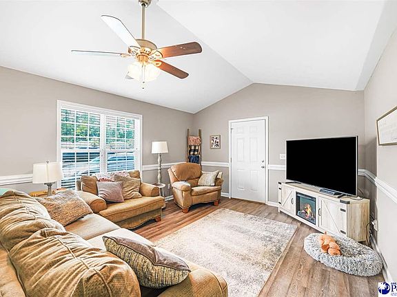 4th image of 4002 Milan Rd