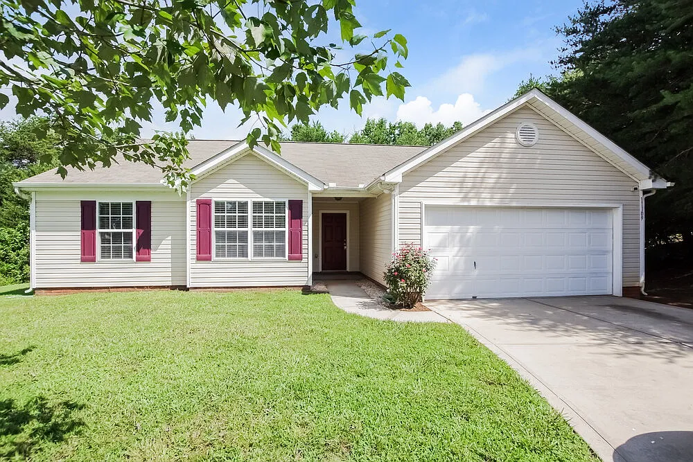 3 bed, 2.0 bath, 1370 sqft, $1,835 — Photo 1