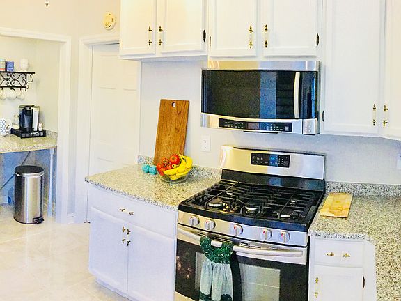 Kitchen & coffee bar