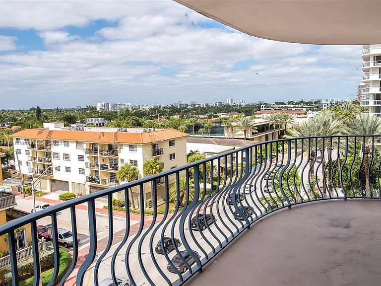8877 Collins Ave #604 — Photo 4