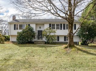 7 Gregory Ln, Wayland, MA 01778