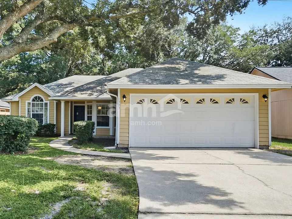 1773 E Chandelier Cir