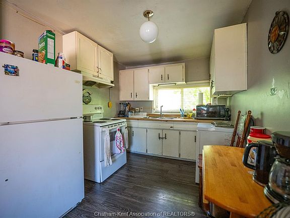 5th image of 34 Campbell St