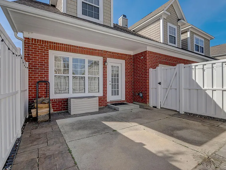 1242 Pawtucket Dr — Photo 32