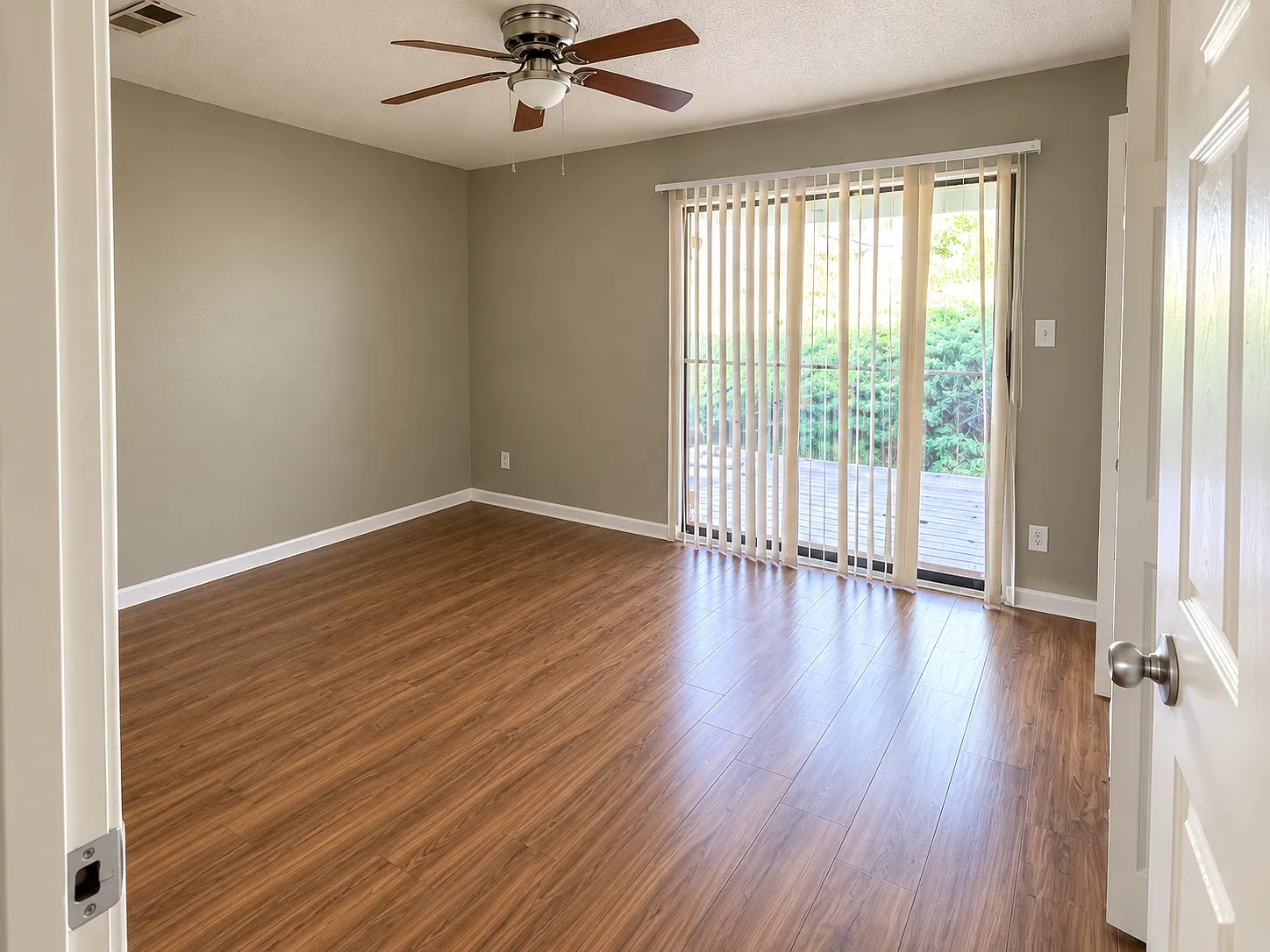 2 bed, 915 sqft, $899 — Photo 3