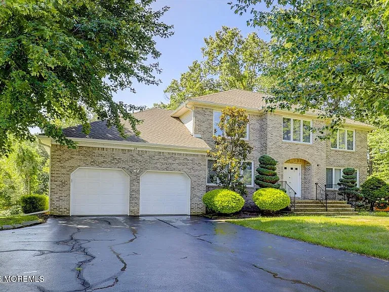 25 Ryan Rd — Photo 2
