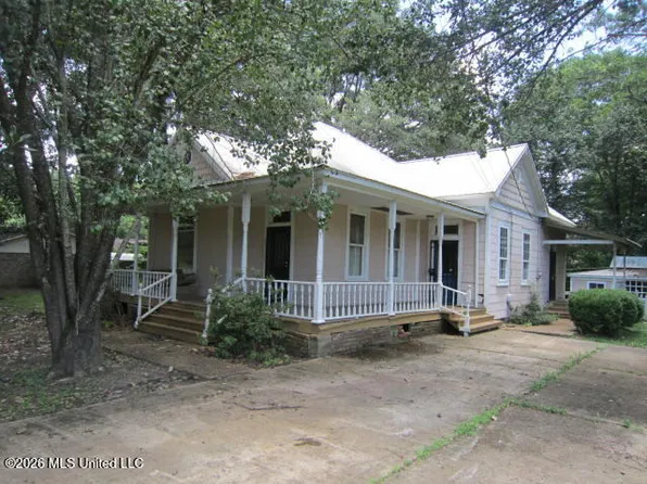 114 Oak St, Canton, MS 39046