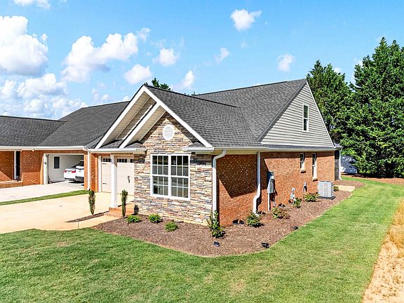 4th image of 413 Amelia Springs Ln