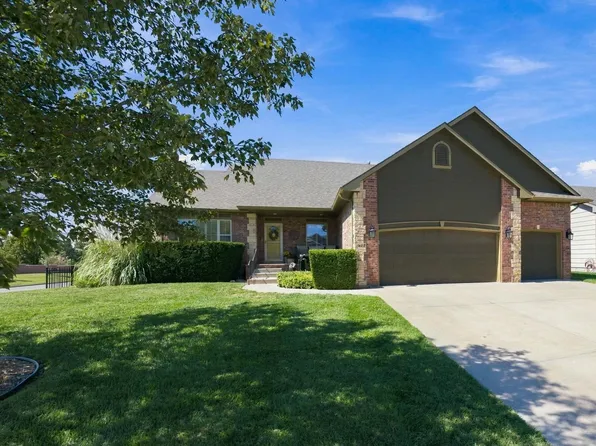 521 S Creekside Ct, Derby, KS 67037