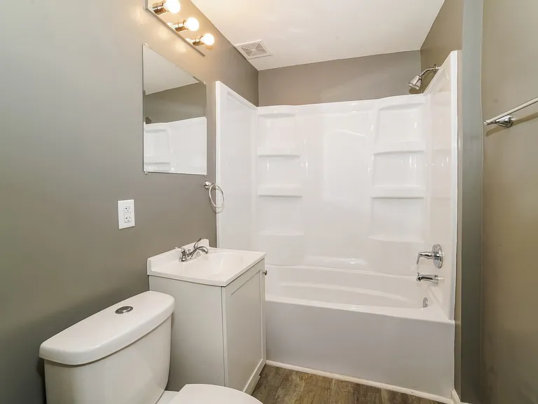 1756461_029_bathroom_12928824.jpg
