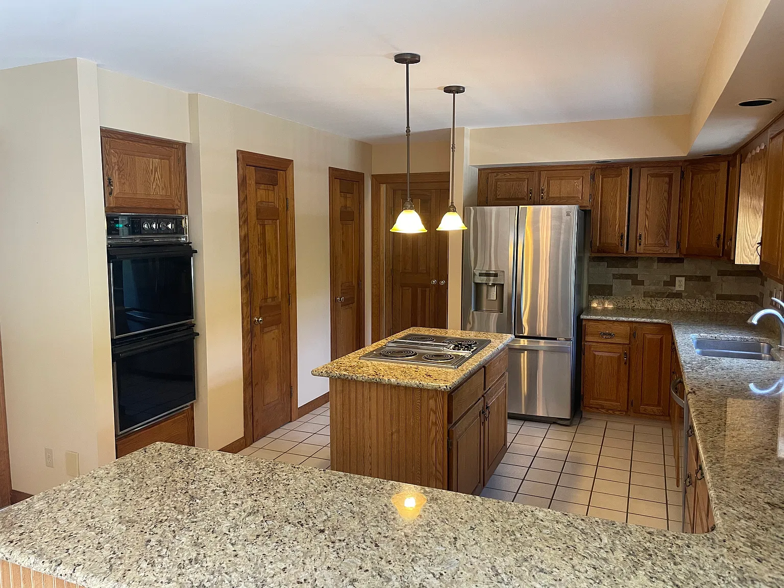 4 bed, 2.5 bath, 3284 sqft, $4,675 — Photo 4