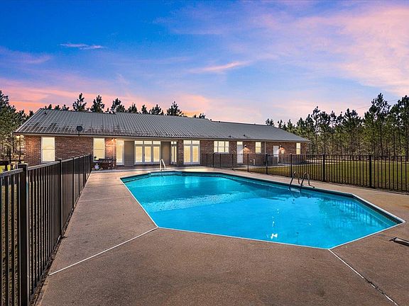 3rd image of 100 W Davis Walker Rd