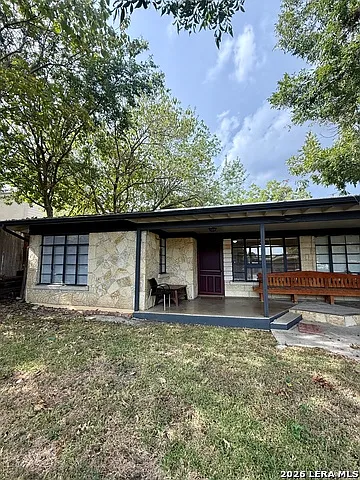 2 bed, 1.0 bath, 1100 sqft, $1,200 — Photo 2