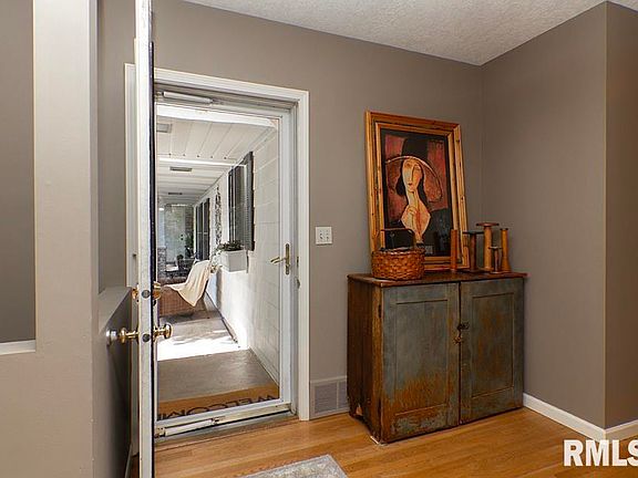 5th image of 13 Oak Park Dr