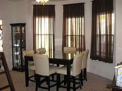 bay window dining room