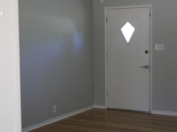 2nd image of 3224 33rd Ave N