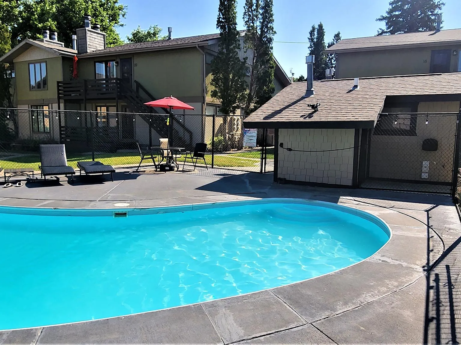 3 bed, 1000 sqft, $1,575 — Photo 2