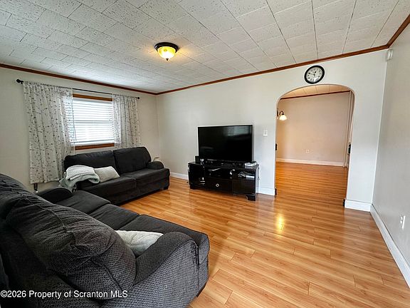 5th image of 621 Delaware St