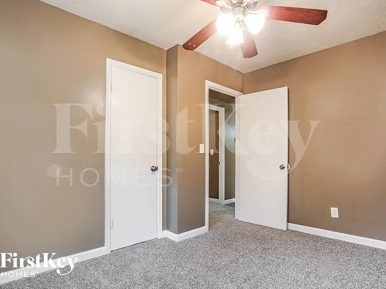 7915 E 47th Ter — Photo 13