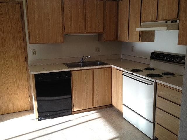 2nd image of 411 Harmony Ln