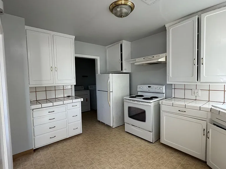 3205 N Commerce St — Photo 7