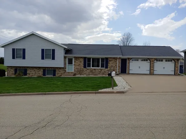 927 S Jackson St, Cuba City, WI 53807