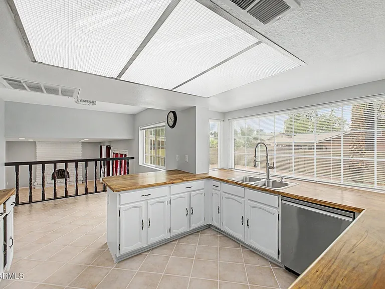 2457 W Redfield Rd — Photo 19