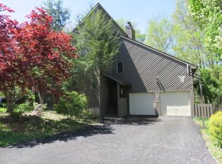 604 Princeton Dr, Vestal, NY 13850
