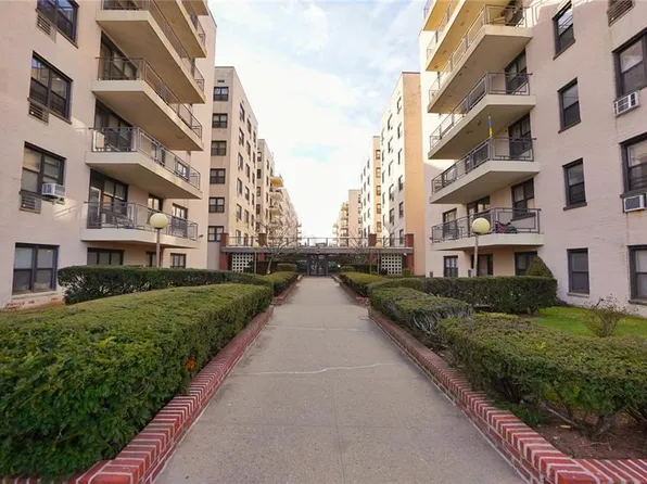 3855 Shore Parkway image 1 of 10