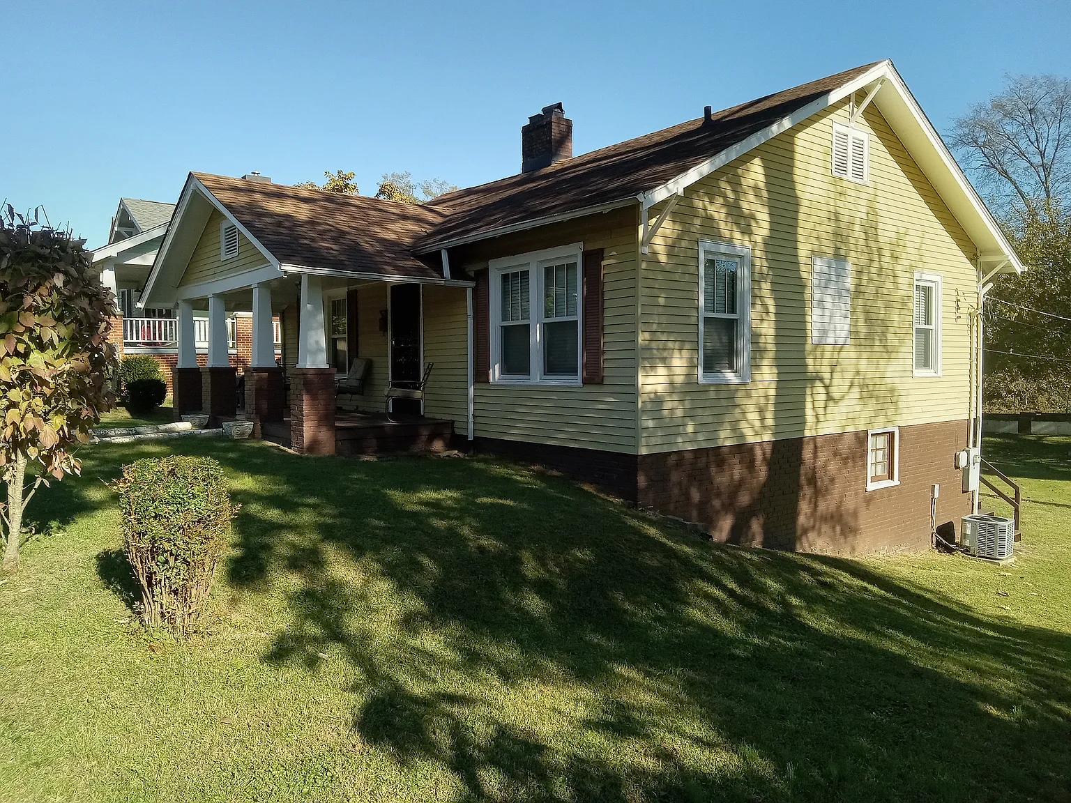3 bed, 1.5 bath, 1188 sqft, $1,995 — Photo 2