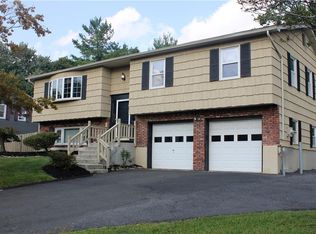 21 Jockey Hollow Dr, Nanuet, NY 10954