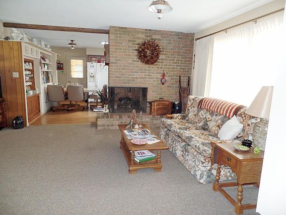 3rd image of 8166 Brownsville Rd