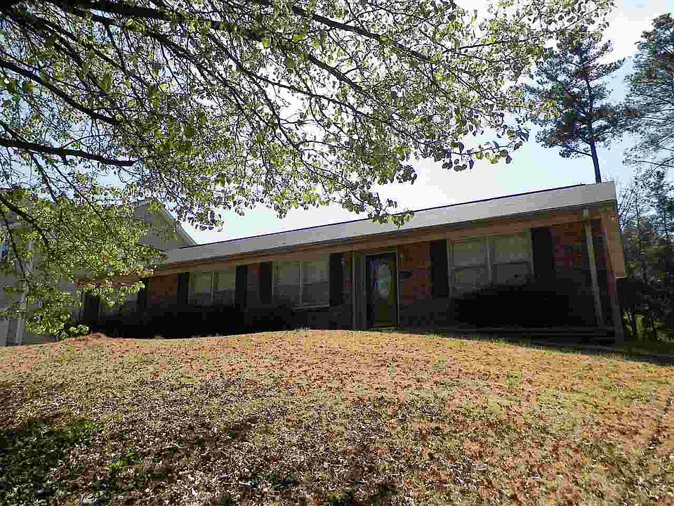 1st image of 616 Camelot Dr