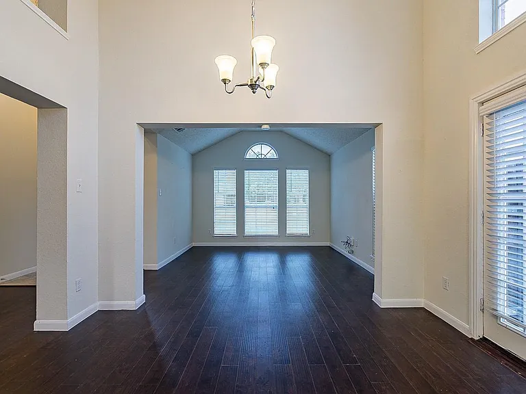 1408 Belaire Dr — Photo 5
