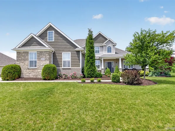 2531 Walnut View Dr, Howell, MI 48855