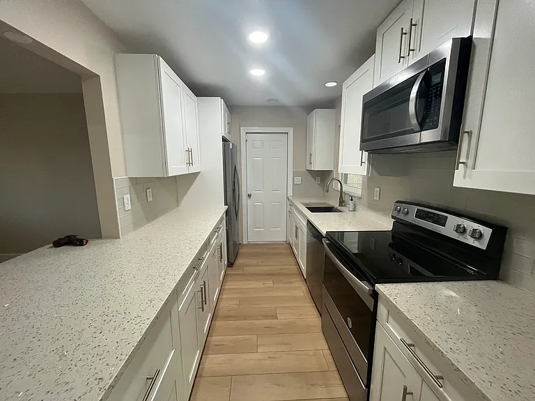 310 Dorchester Dr — Photo 30