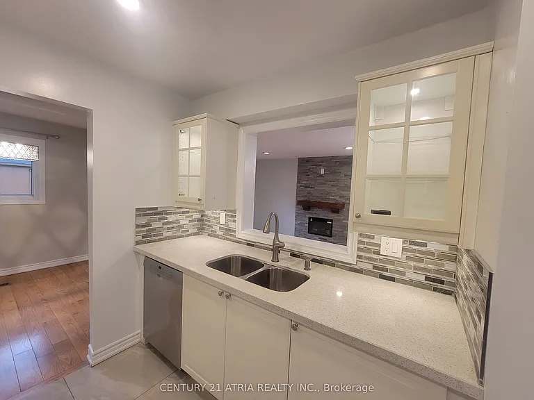 28 Holsworthy Cres — Photo 15