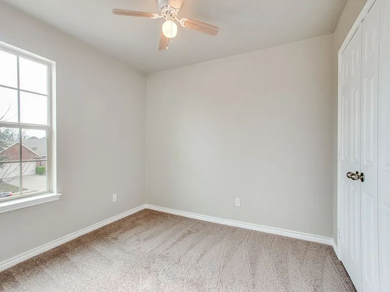 1208 Boxwood Dr — Photo 7