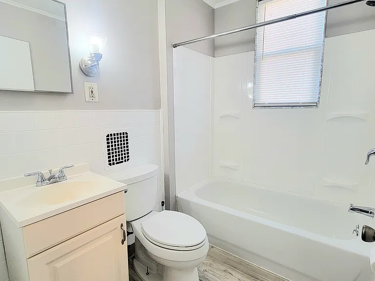 602 Powell St — Photo 11