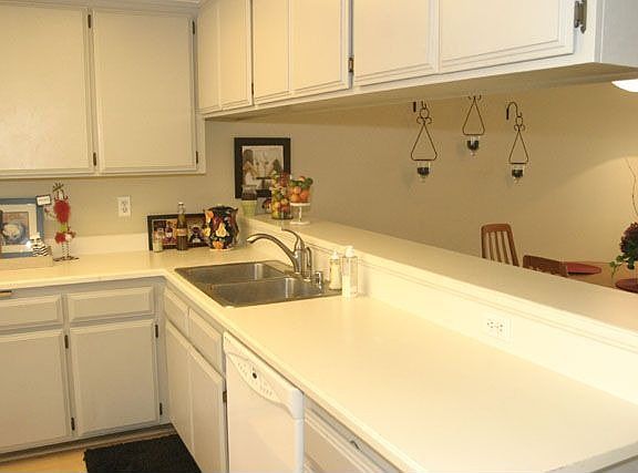 Lots of kitchen cabinets