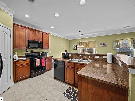 4th image of 402 Norwell Ln