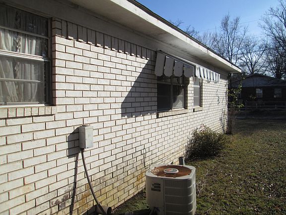 5th image of 402 S Independence Ave