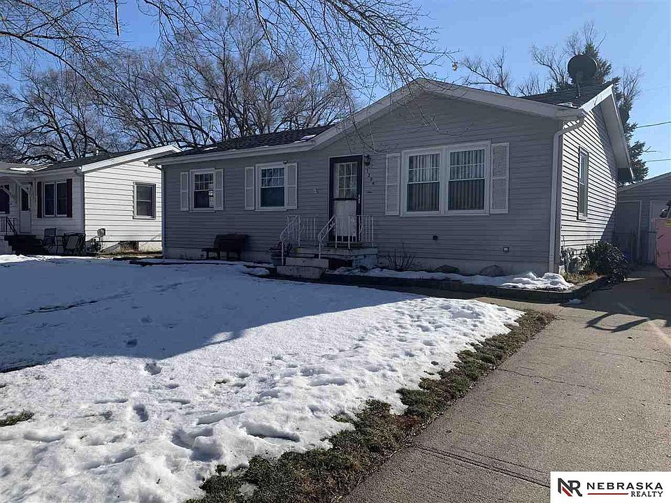 1st image of 1209 W 16th Ave