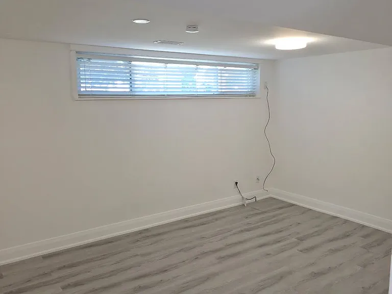 149 Gunn St #LOWER LEVEL — Photo 2